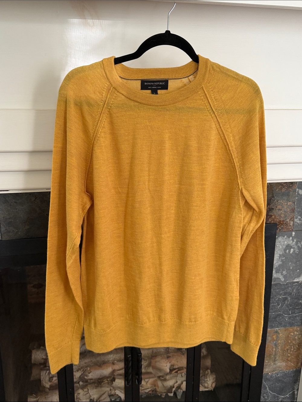 Banana Republic Men's Golden Yellow Crewneck Sweater in 100% Merino Wool. Size L
